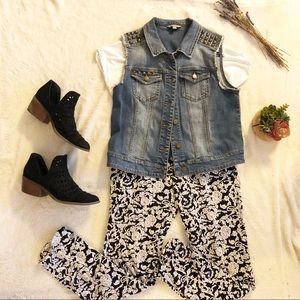 Black and White Paisley Printed Leggings
